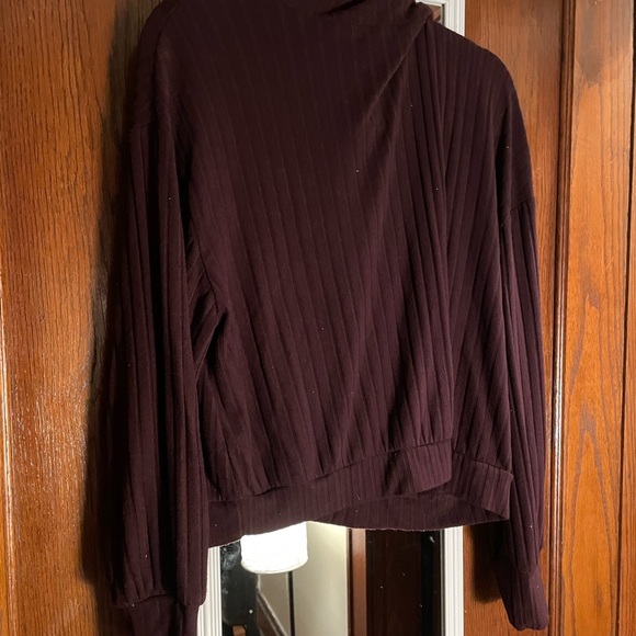 Medium, burgundy, loose fit turtleneck - Picture 2 of 2